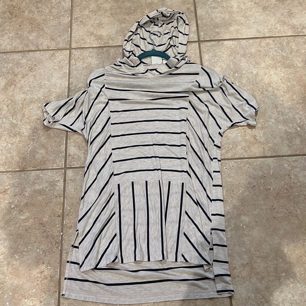 Chico ZENERGY size 0 tan and navy striped hooded shirt